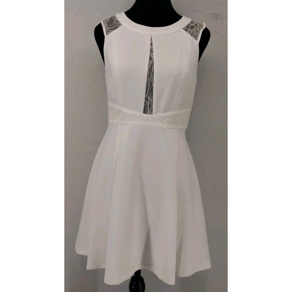 BCBGeneration White Lace Skater Deep V Plunge Cut Out Mini Dress Size 4 - Picture 1 of 9